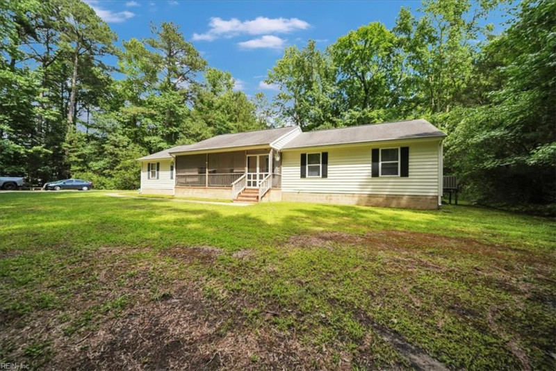 Photo 9 of 41 residential for sale in Gloucester County virginia