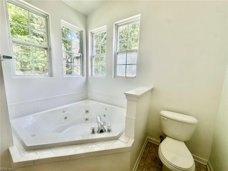 Photo 14 of 18 residential for sale in Suffolk virginia