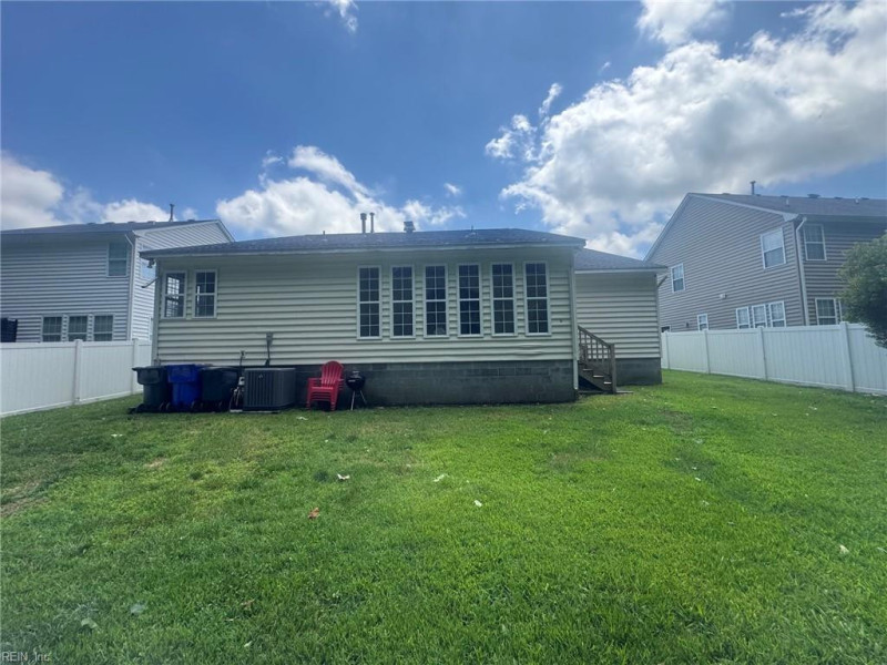Photo 17 of 18 residential for sale in Suffolk virginia