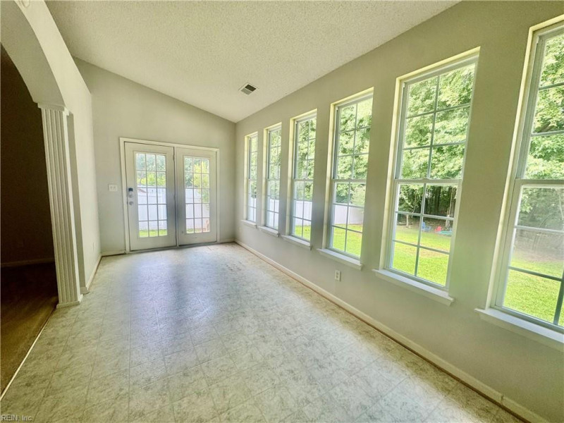 Photo 3 of 18 residential for sale in Suffolk virginia