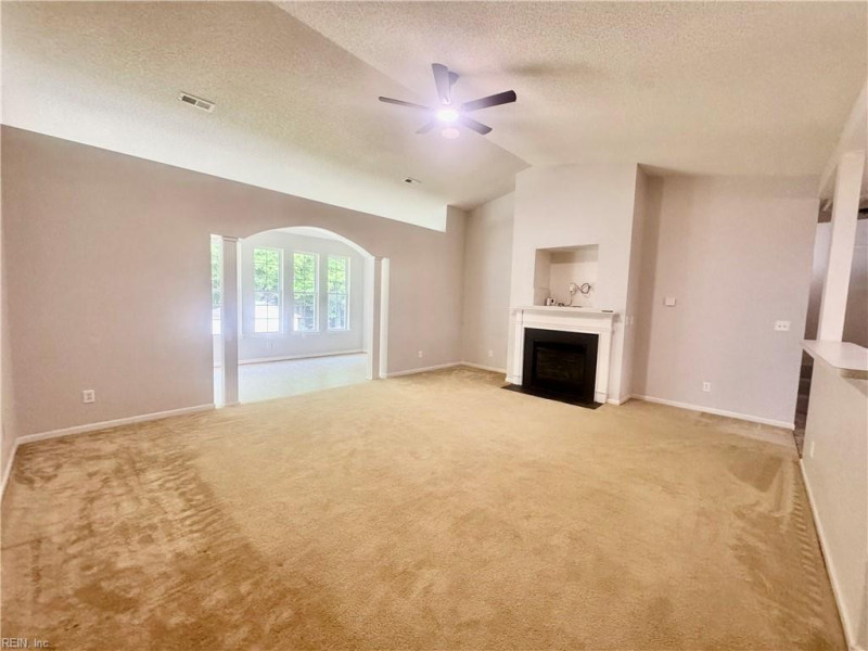 Photo 4 of 18 residential for sale in Suffolk virginia