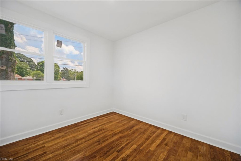 Photo 13 of 23 residential for sale in Chesapeake virginia