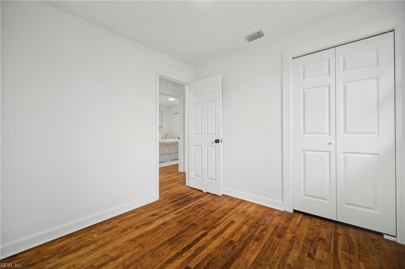 Photo 14 of 23 residential for sale in Chesapeake virginia