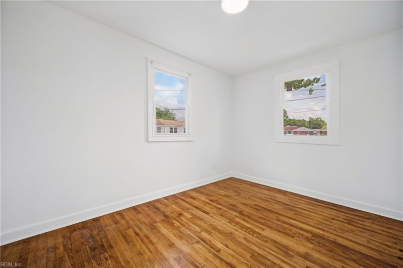 Photo 15 of 23 residential for sale in Chesapeake virginia