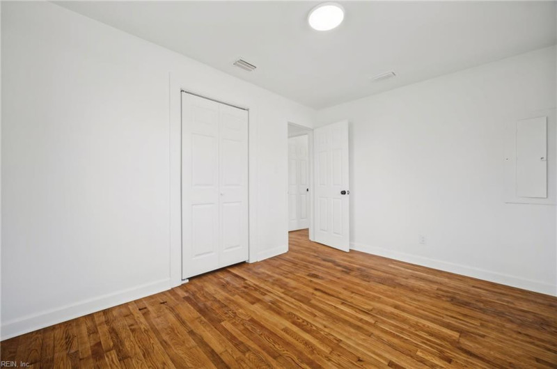 Photo 16 of 23 residential for sale in Chesapeake virginia