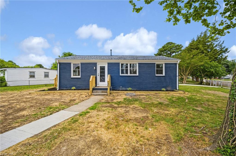 Photo 2 of 23 residential for sale in Chesapeake virginia