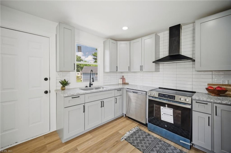 Photo 9 of 23 residential for sale in Chesapeake virginia