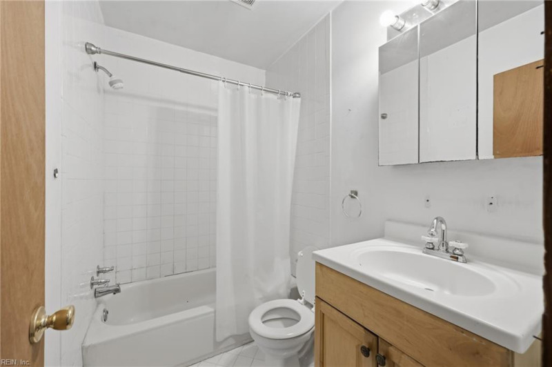 Photo 11 of 18 residential for sale in Norfolk virginia