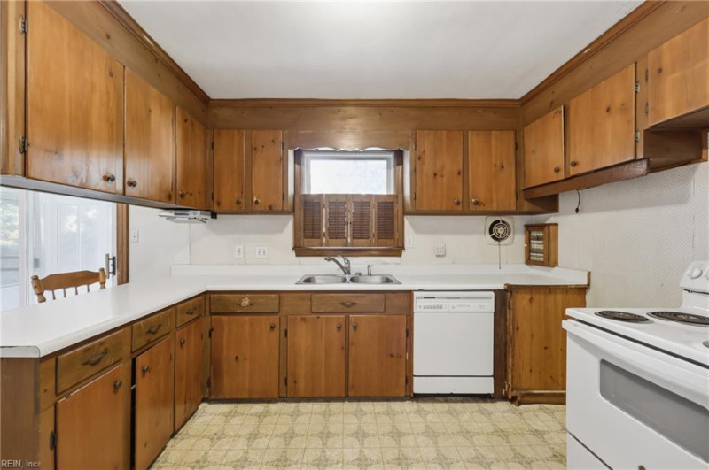 Photo 9 of 18 residential for sale in Norfolk virginia