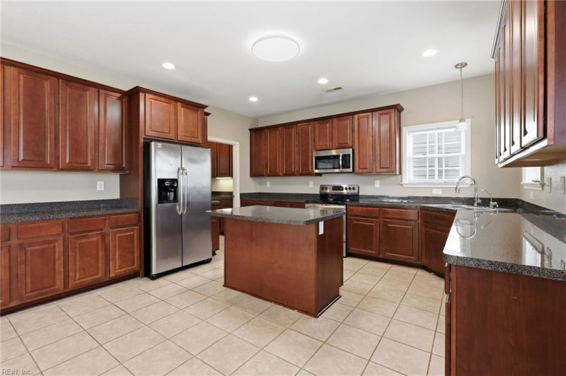 Photo 13 of 45 residential for sale in Chesapeake virginia