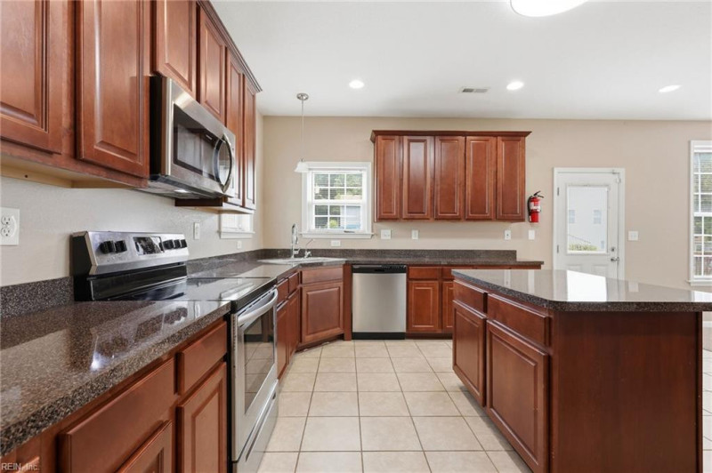 Photo 16 of 45 residential for sale in Chesapeake virginia