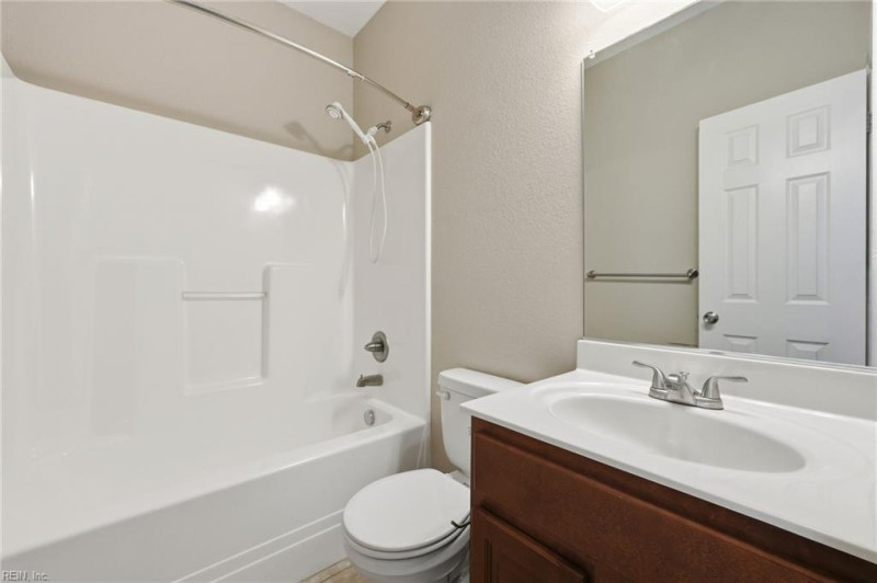 Photo 18 of 45 residential for sale in Chesapeake virginia