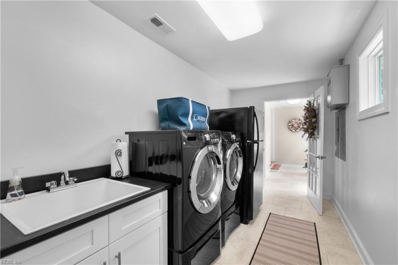 Photo 14 of 46 residential for sale in Virginia Beach virginia