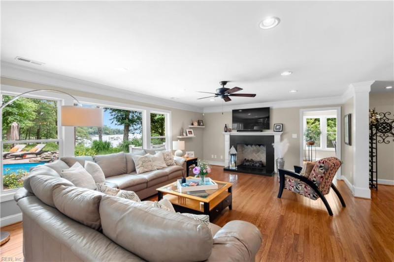 Photo 5 of 46 residential for sale in Virginia Beach virginia