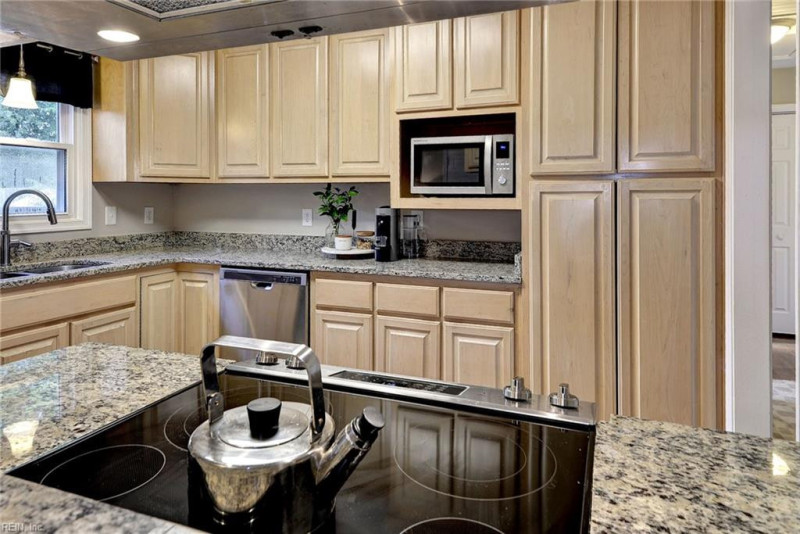 Photo 13 of 34 residential for sale in Newport News virginia