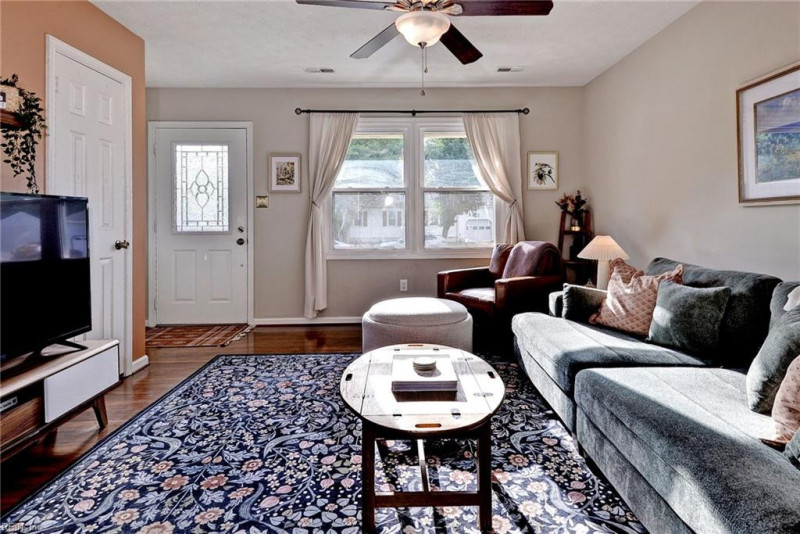 Photo 9 of 34 residential for sale in Newport News virginia