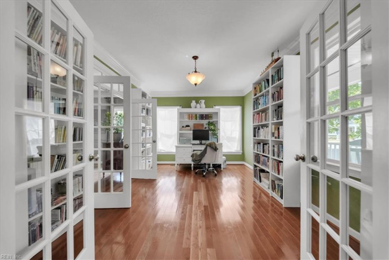 Photo 15 of 45 residential for sale in Chesapeake virginia
