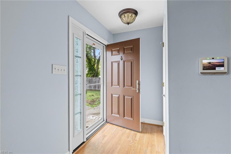 Photo 3 of 15 residential for sale in Hampton virginia