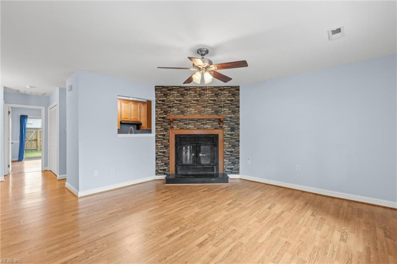 Photo 4 of 15 residential for sale in Hampton virginia