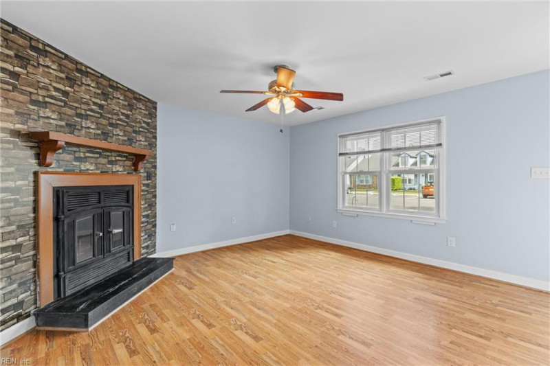 Photo 5 of 15 residential for sale in Hampton virginia
