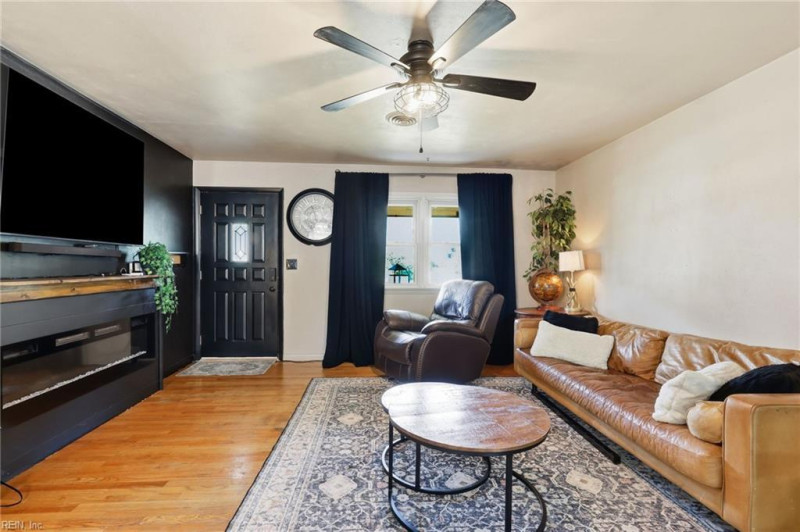 Photo 5 of 30 residential for sale in Virginia Beach virginia