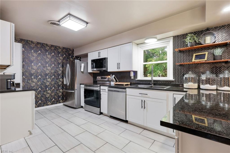 Photo 8 of 30 residential for sale in Virginia Beach virginia