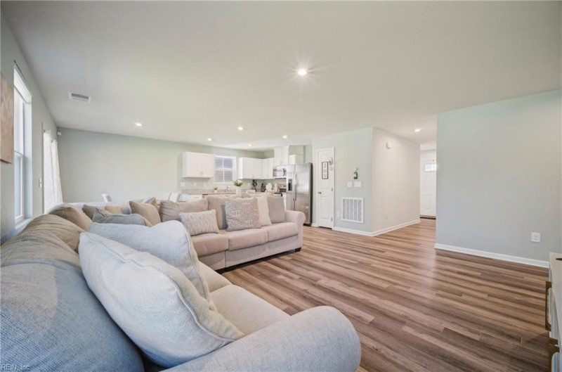 Photo 10 of 43 residential for sale in Portsmouth virginia