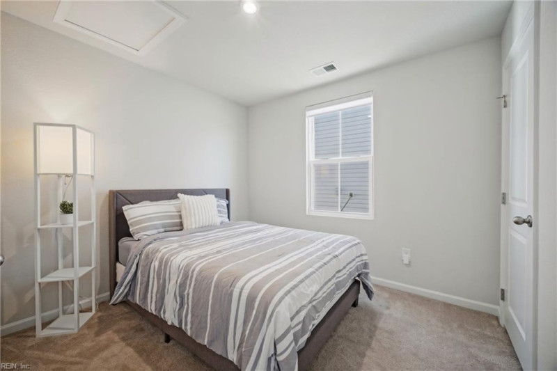 Photo 18 of 43 residential for sale in Portsmouth virginia