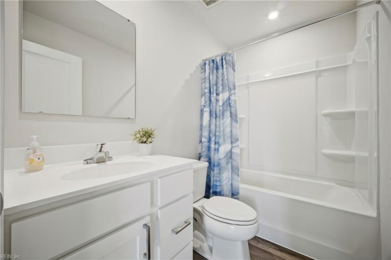 Photo 19 of 43 residential for sale in Portsmouth virginia