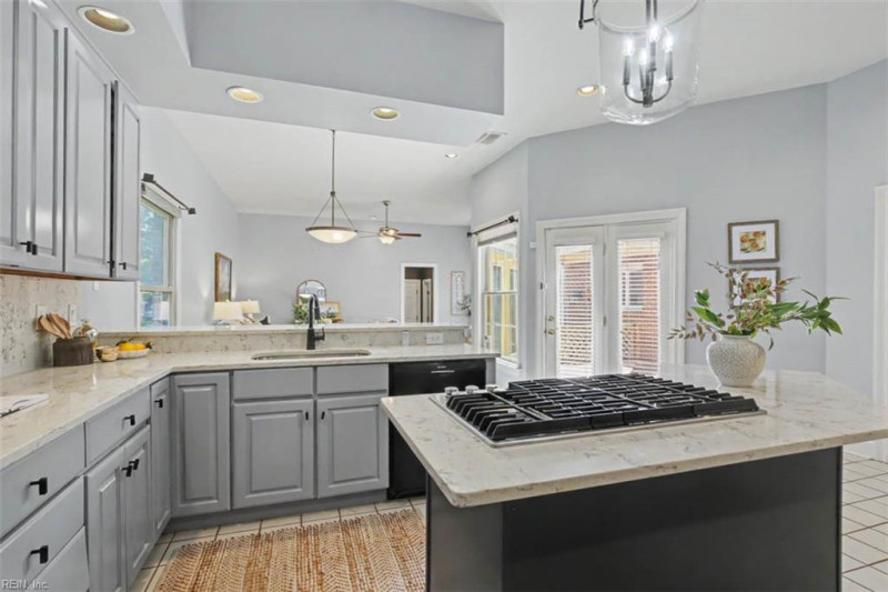 Photo 11 of 48 residential for sale in Norfolk virginia