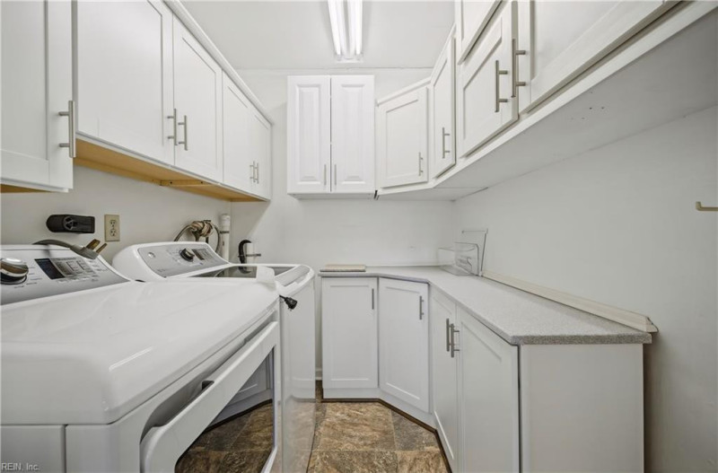 Photo 11 of 30 residential for sale in Virginia Beach virginia