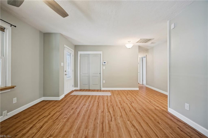 Photo 4 of 30 residential for sale in Virginia Beach virginia