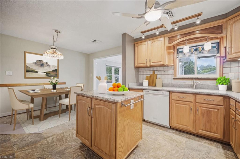 Photo 7 of 30 residential for sale in Virginia Beach virginia