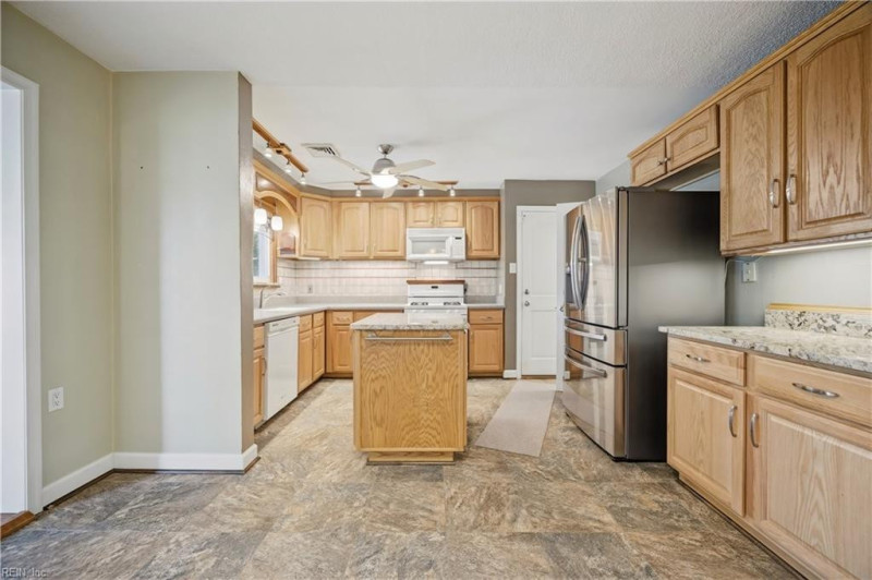 Photo 8 of 30 residential for sale in Virginia Beach virginia