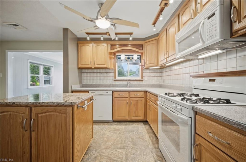 Photo 9 of 30 residential for sale in Virginia Beach virginia