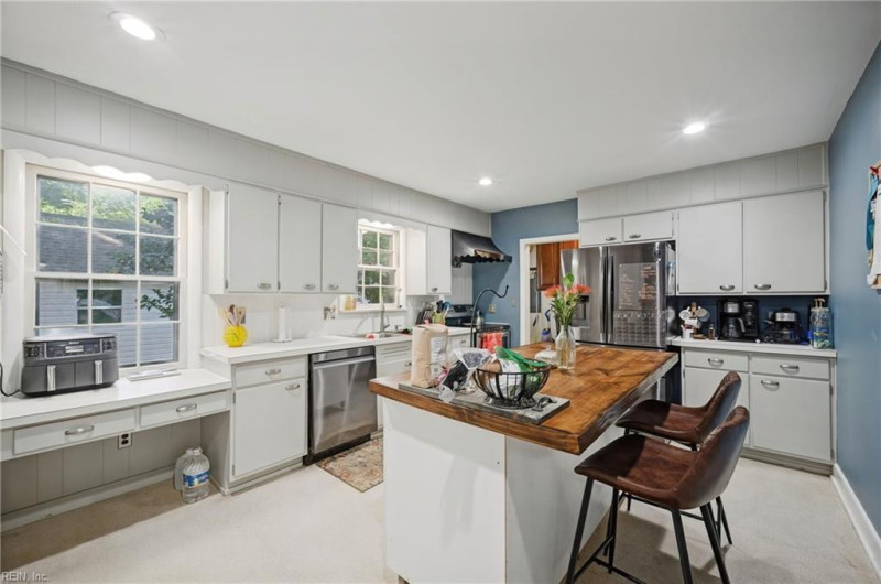 Photo 11 of 47 residential for sale in Virginia Beach virginia