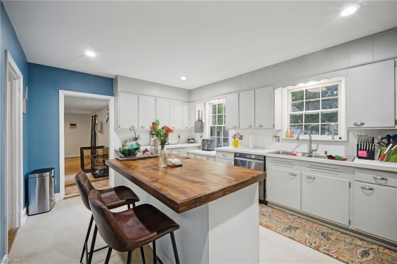 Photo 13 of 47 residential for sale in Virginia Beach virginia