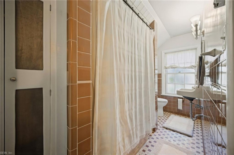 Photo 17 of 47 residential for sale in Virginia Beach virginia