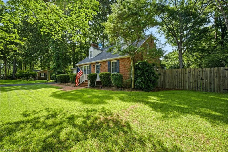 Photo 4 of 47 residential for sale in Virginia Beach virginia