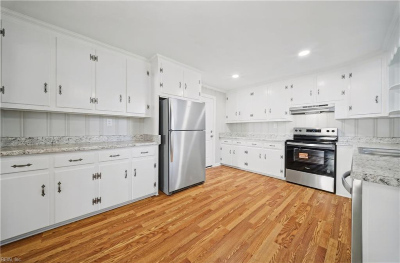 Photo 10 of 32 residential for sale in Portsmouth virginia