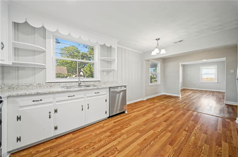 Photo 11 of 32 residential for sale in Portsmouth virginia