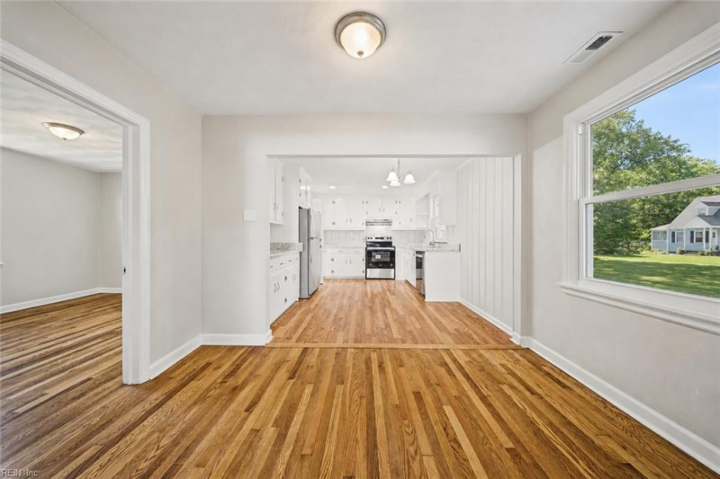 Photo 13 of 32 residential for sale in Portsmouth virginia