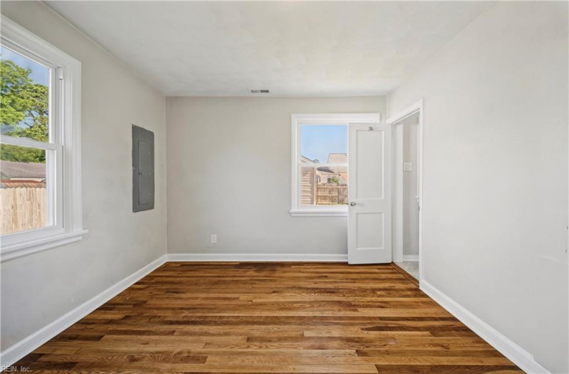 Photo 16 of 32 residential for sale in Portsmouth virginia