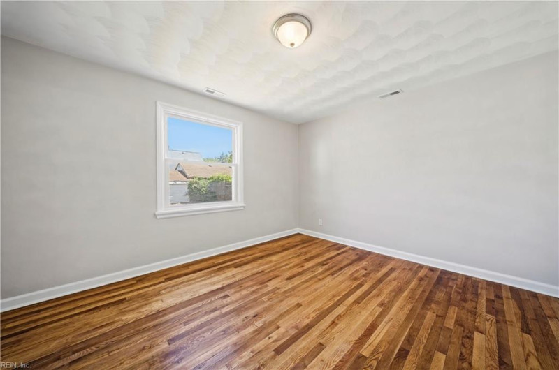 Photo 17 of 32 residential for sale in Portsmouth virginia
