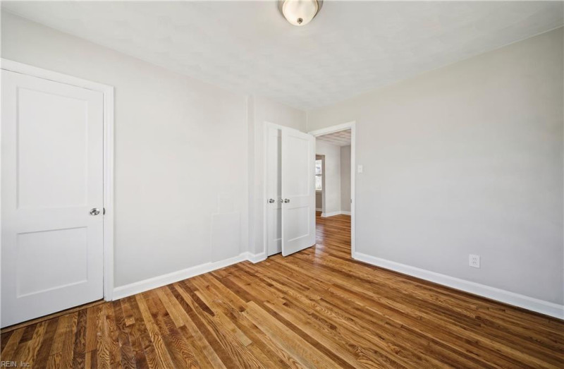 Photo 18 of 32 residential for sale in Portsmouth virginia