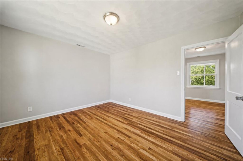 Photo 19 of 32 residential for sale in Portsmouth virginia