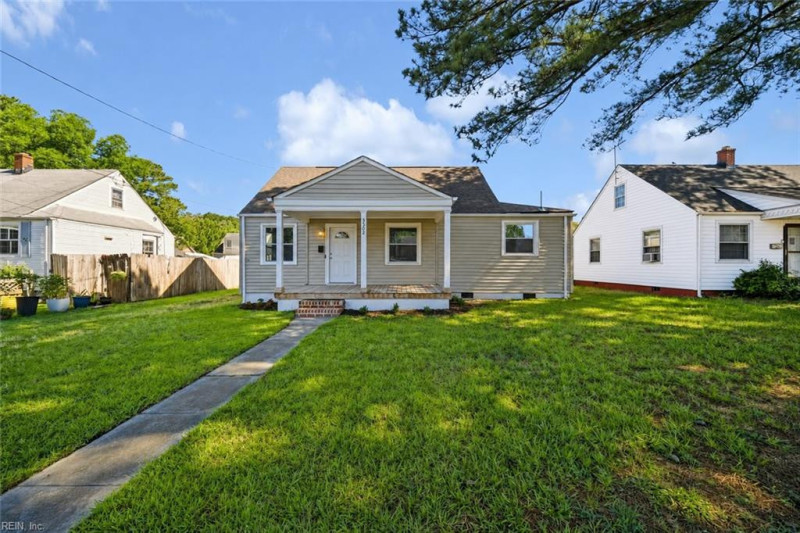 Photo 2 of 32 residential for sale in Portsmouth virginia
