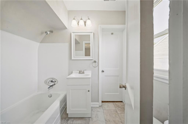 Photo 21 of 32 residential for sale in Portsmouth virginia