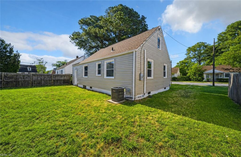 Photo 26 of 32 residential for sale in Portsmouth virginia