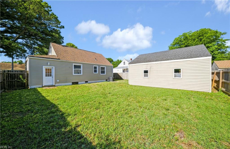 Photo 28 of 32 residential for sale in Portsmouth virginia
